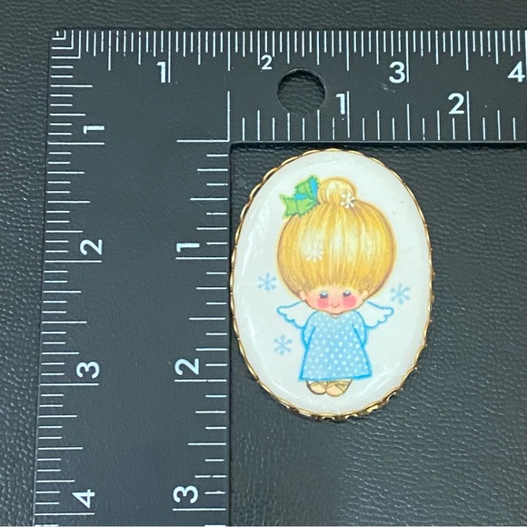 Vintage 70’s Angel Kitschy Little Girl Angel Cameo Brooch 14.5g - Picture 10 of 10